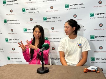 开云平台-张奔斗：王欣瑜负责抡，谢淑薇负责抢，女双8强啦！