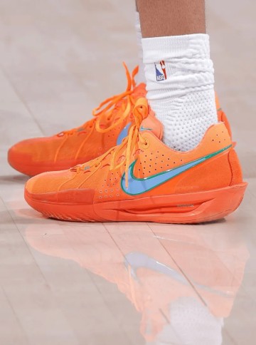 开云注册-普尔穿着橙色G.T Cut3，砍下34分2篮板5助攻