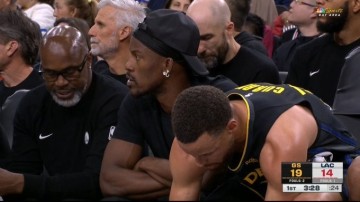 kaiyun官网-久违了！吉米·巴特勒自受伤后首次出现在球队替补席 便装观战