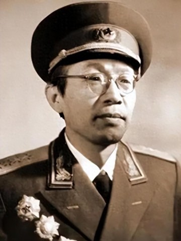 kaiyun官网-1980年钟伟直呼毛主席大名，黄克诚举拐怒斥：你老小子真是忘了本